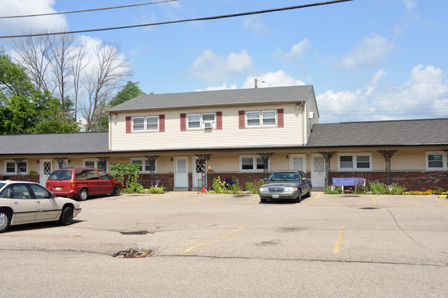 Village Square Apartments in Cincinnati, OH - Building Photo - Building Photo