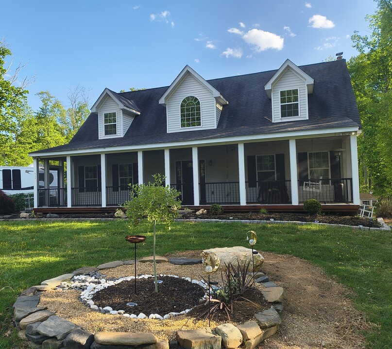 5195 Old Gray Farm Ln in Sumerduck, VA - Building Photo