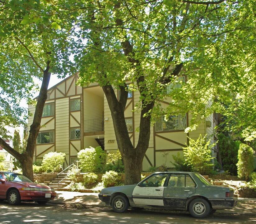 1711 W 10th Ave in Spokane, WA - Foto de edificio