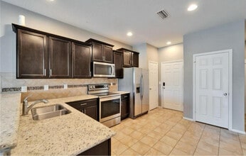 8842 turnstone Dr in Tampa, FL - Building Photo - Building Photo