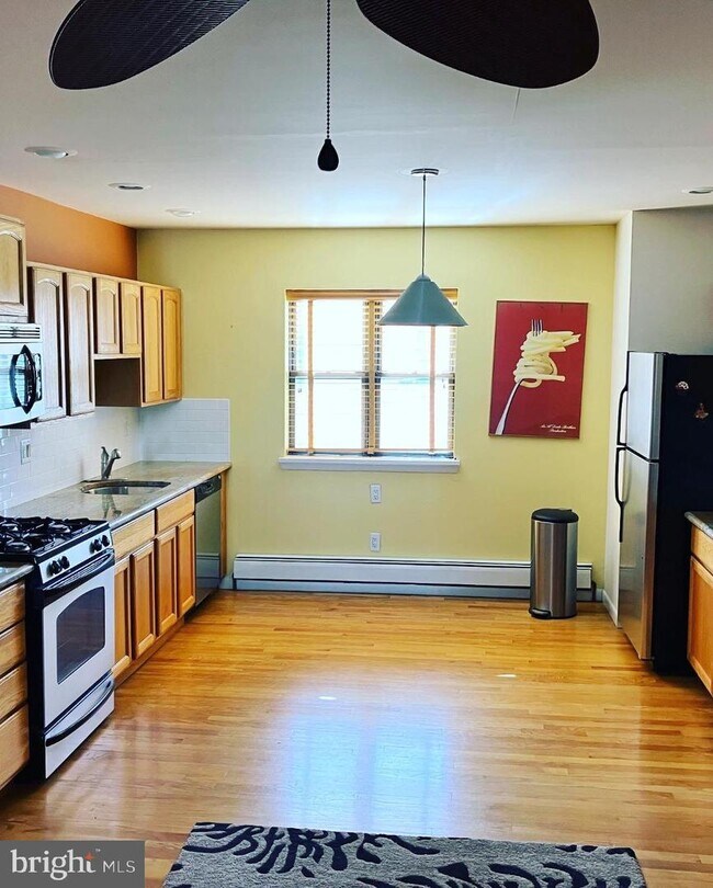 1012 Dickinson St photo'