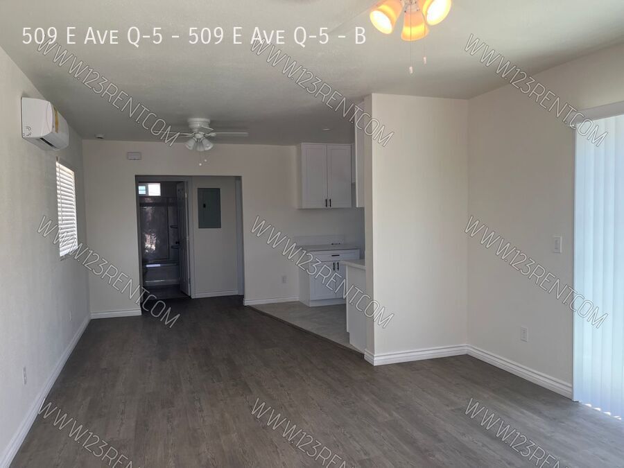 509 E Ave Q-5 in Palmdale, CA - Building Photo