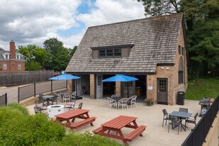 Heritage Place Apartments in Grand Rapids, MI - Building Photo