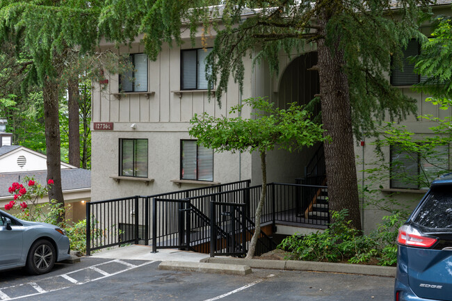 Woodside Terrace Condominiums in Kirkland, WA - Building Photo - Building Photo