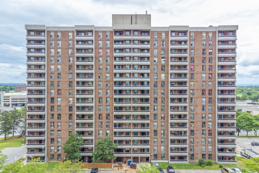 9 & 11 Lisa Street in Brampton, ON - Building Photo