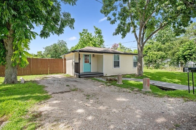 property at 602 S 3rd St