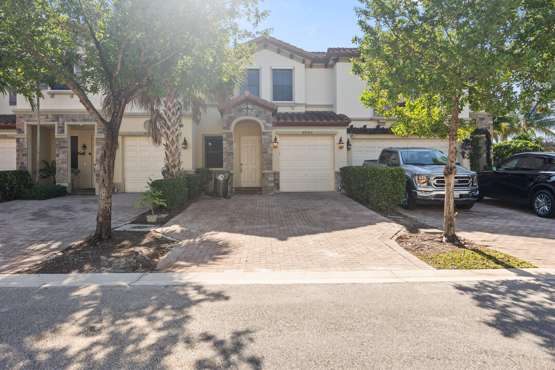 4002 Allerdale Pl in Coconut Creek, FL - Building Photo