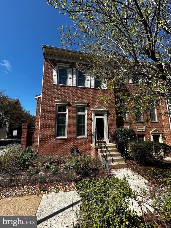 property at 2448 Garnett Dr