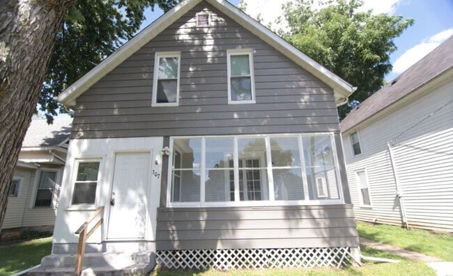 property at 307 S Lincoln Ave
