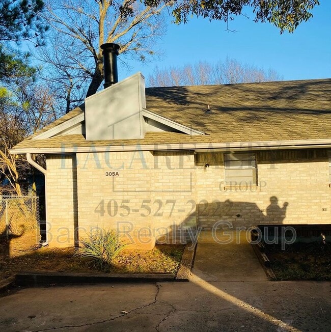 property at 305 S 5th St