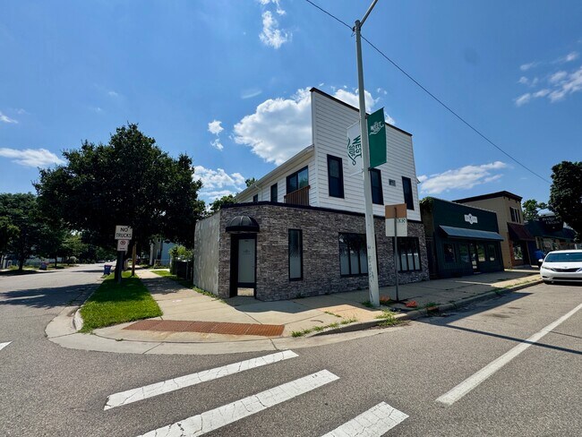 800 Bridge St NW in Grand Rapids, MI - Building Photo - Building Photo
