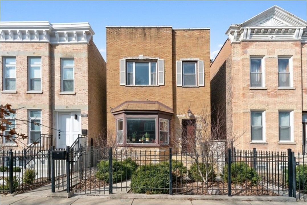 1340 N Oakley Blvd in Chicago, IL - Building Photo