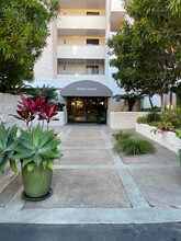 2500 Torrey Pines Rd, Unit 404 in La Jolla, CA - Foto de edificio - Building Photo