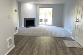 975 Aberdeen Ave NE, Unit #F308 in Renton, WA - Building Photo - Building Photo