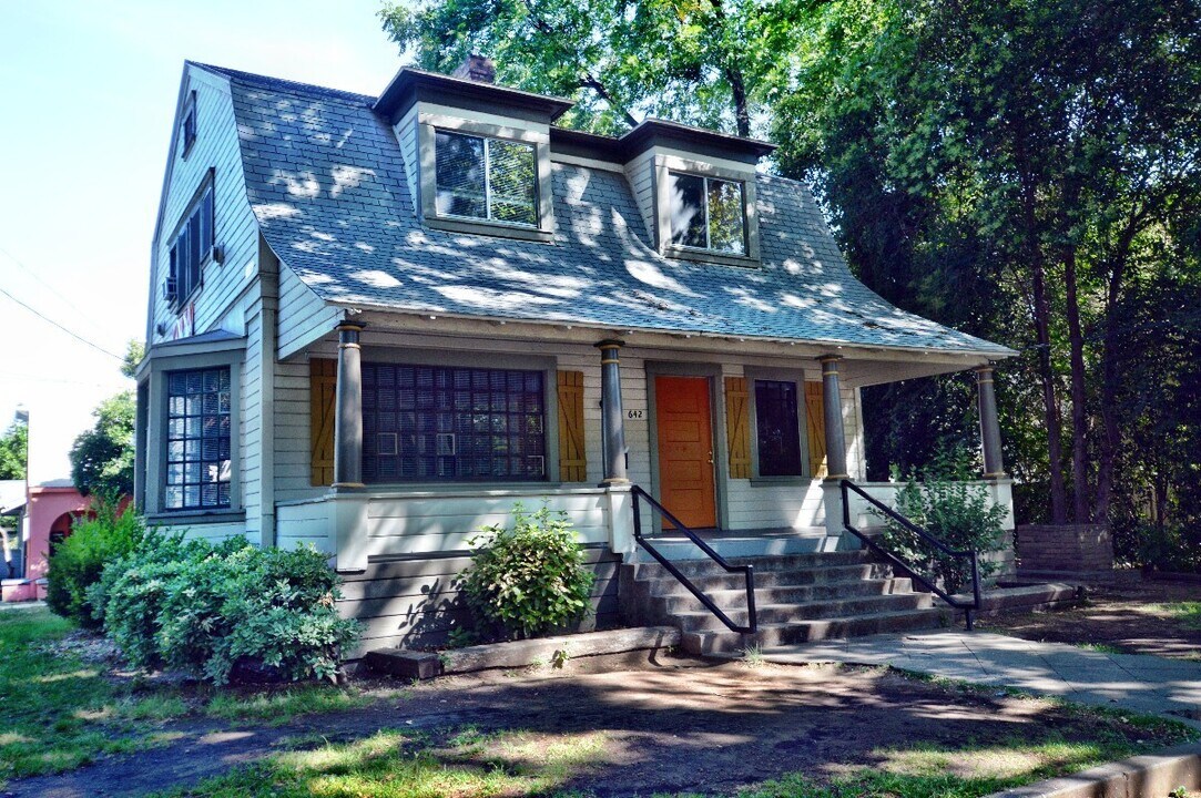 642 W 3rd St in Chico, CA - Building Photo