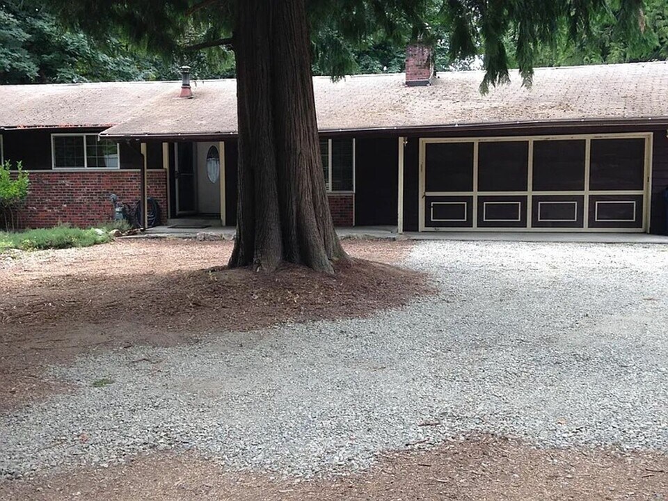 27005 204th Ave SE in Covington, WA - Building Photo