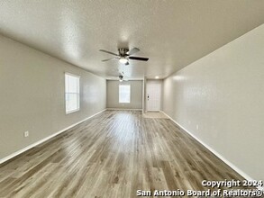 24318 Invitation Oak in San Antonio, TX - Foto de edificio - Building Photo