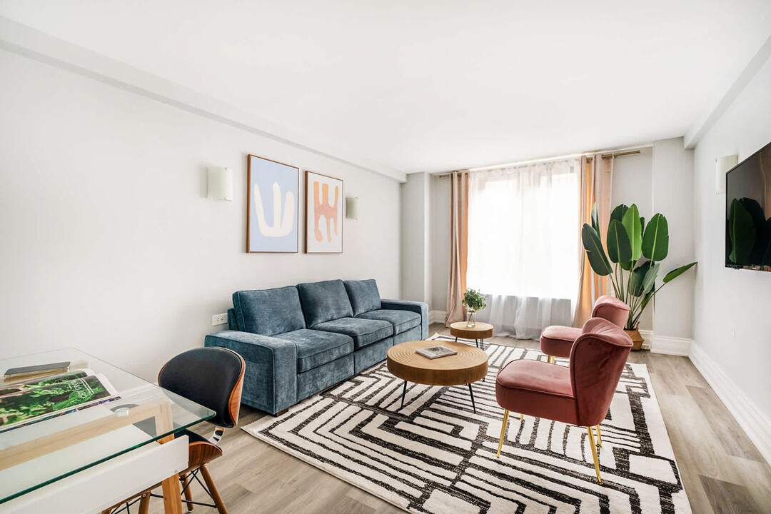238 W 73rd St in New York, NY - Building Photo