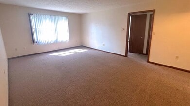 509 Oak Glen Dr in Warsaw, IN - Building Photo - Building Photo