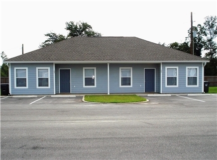 Mayflower Place in Gulfport, MS - Foto de edificio