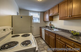 7 Brattle Dr, Unit 9 in Arlington, MA - Building Photo - Building Photo