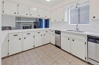 4900 E St Charles Ave in Lake Charles, LA - Building Photo - Building Photo