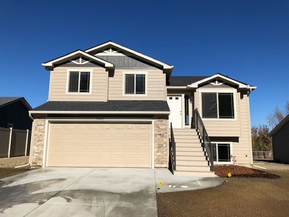 1217 S Greenacres Rd in Greenacres, WA - Foto de edificio