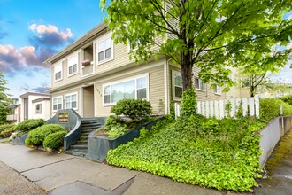 Abbey Park Apartments in Vibrant Eastlake in Seattle, WA - Building Photo - Building Photo