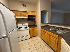 6685 Queens Borough Ave in Orlando, FL - Building Photo - Building Photo