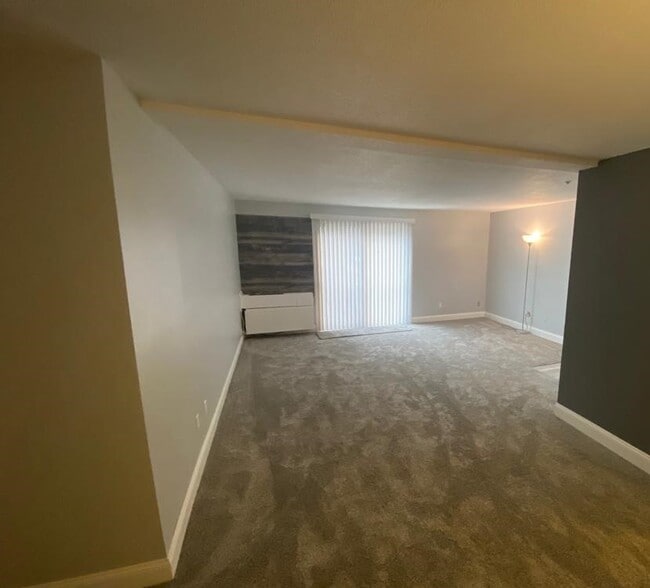 7 Village Hill Ln in Natick, MA - Building Photo - Building Photo