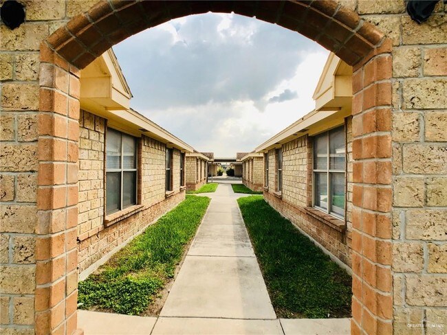 1922 Upland Dr in Edinburg, TX - Building Photo - Building Photo