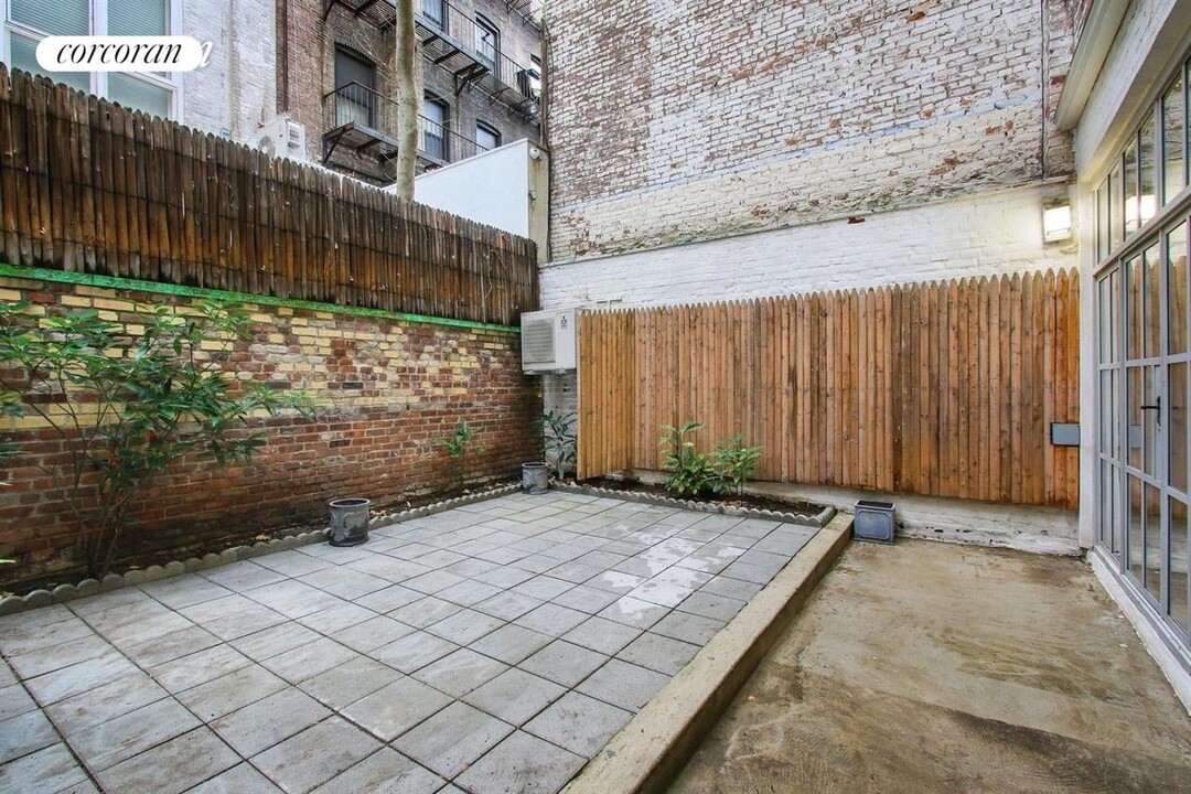 30 Horatio St in New York, NY - Building Photo