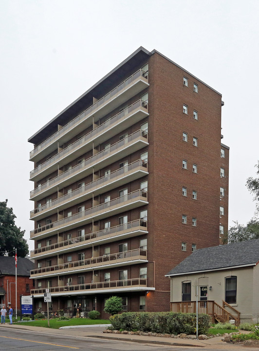 Stinson Towers in Hamilton, ON - Building Photo