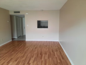2050 Oleander Blvd in Fort Pierce, FL - Building Photo - Building Photo
