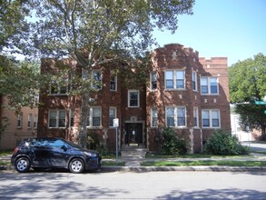 7304 S Saint Lawrence Ave in Chicago, IL - Building Photo - Building Photo