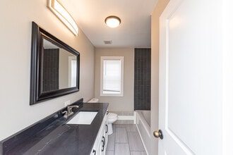 3058 N Kostner Ave, Unit 1E in Chicago, IL - Building Photo - Building Photo