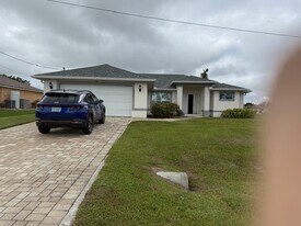 2536 NW 19th Ave in Cape Coral, FL - Building Photo