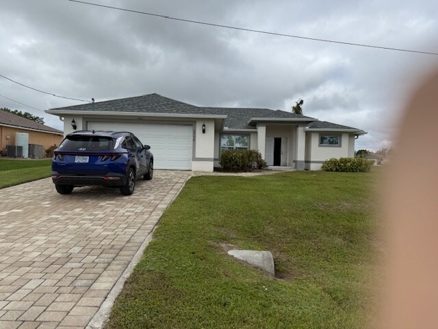 2536 NW 19th Ave in Cape Coral, FL - Building Photo