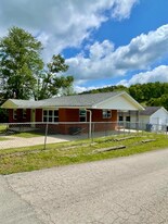 402 Sam Parker Rd in Gray, KY - Building Photo