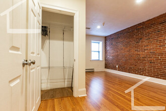 1203 Beacon St, Unit 4 in Brookline, MA - Building Photo - Building Photo