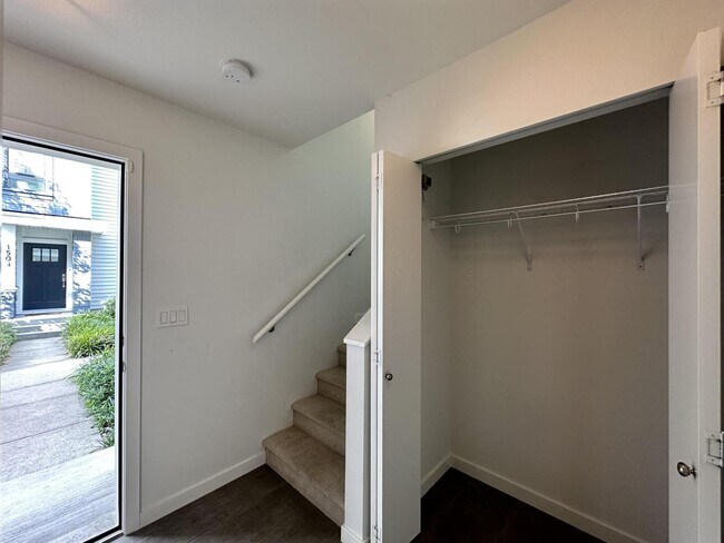 18505 Laurensen Pl in Surrey, BC - Building Photo - Building Photo