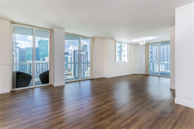 253 NE 2nd St in Miami, FL - Foto de edificio - Building Photo