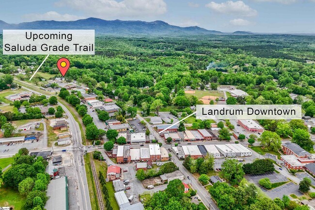 610 N Shamrock Ave in Landrum, SC - Foto de edificio - Building Photo