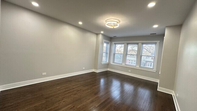 5226 N Bernard St in Chicago, IL - Foto de edificio - Building Photo