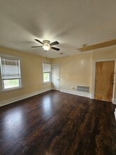 240 Copeland Ave in Lyndhurst, NJ - Building Photo - Building Photo