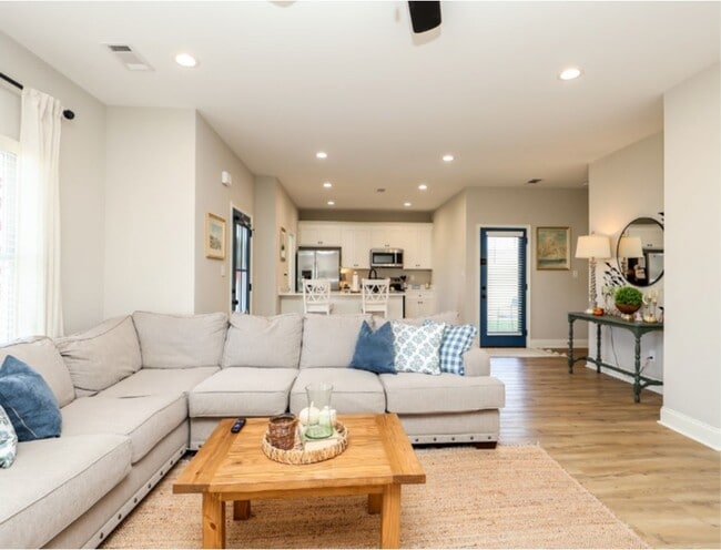 Villa West in Oxford, MS - Building Photo - Building Photo