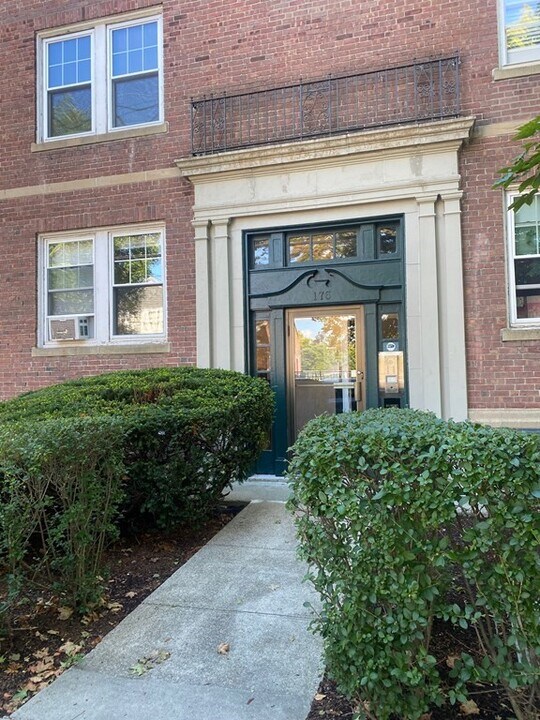 175 Kent St in Brookline, MA - Building Photo