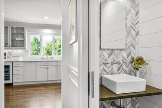 685 Barrymore Ln in Mamaroneck, NY - Building Photo - Building Photo