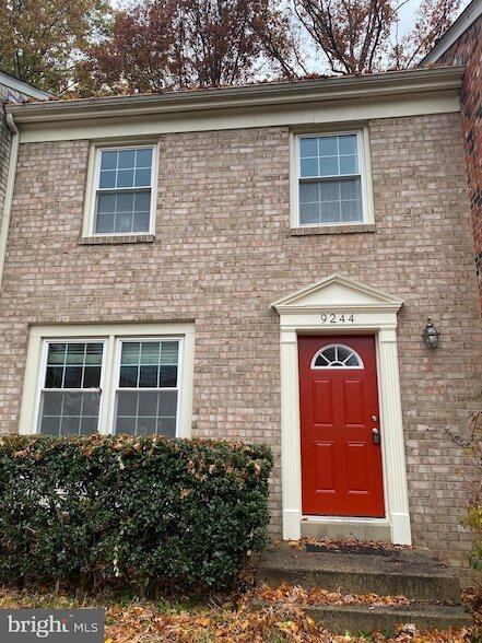 9244 Sprucewood Rd in Burke, VA - Building Photo