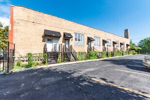 2415 W 24th St, Unit Unit 6 in Chicago, IL - Building Photo